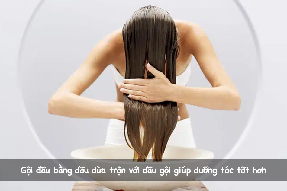 Gội đầu bằng dầu dừa trộn với dầu gội giúp dưỡng tóc tốt hơn